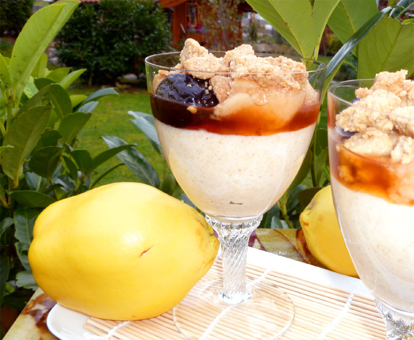 Quittenmousse mit Glühweinpflaumen und Zimtstreusel – Schmeck den Süden