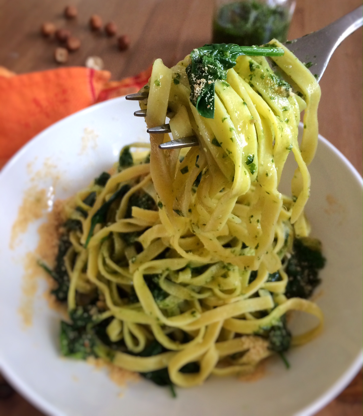 Bandnudeln mit Bärlauchpesto und Spinat | Schmeck den Süden