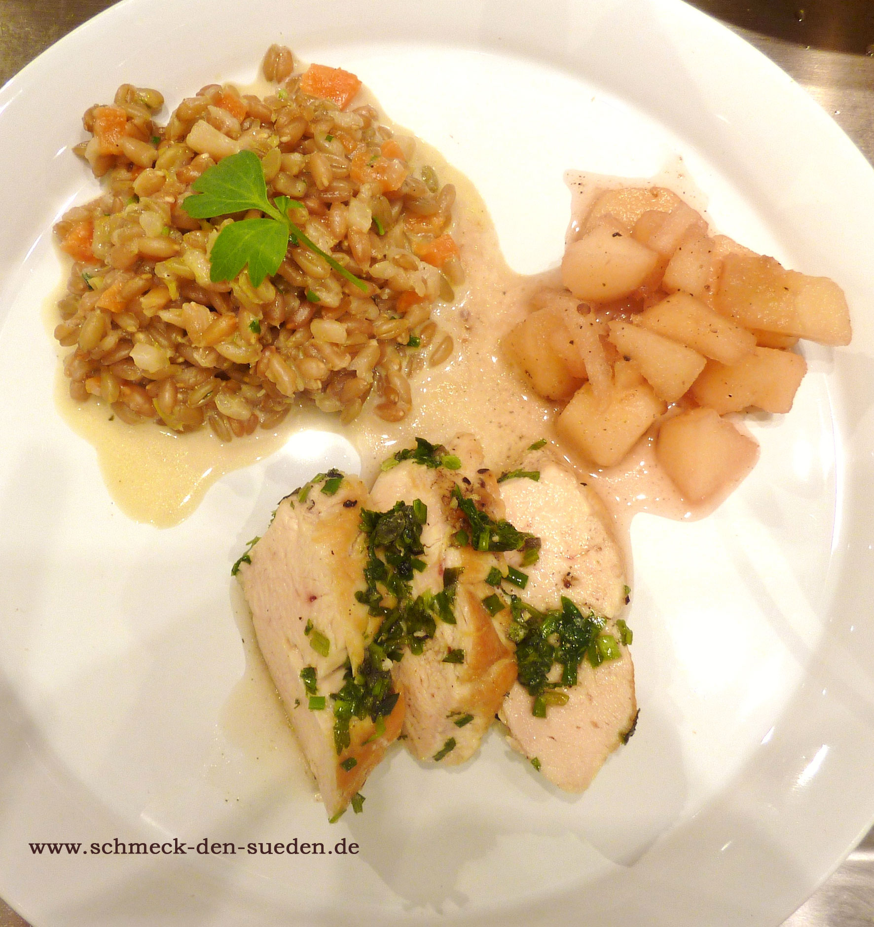 Kaninchenfilet mit Apfelgemüse und Grünkernrisotto