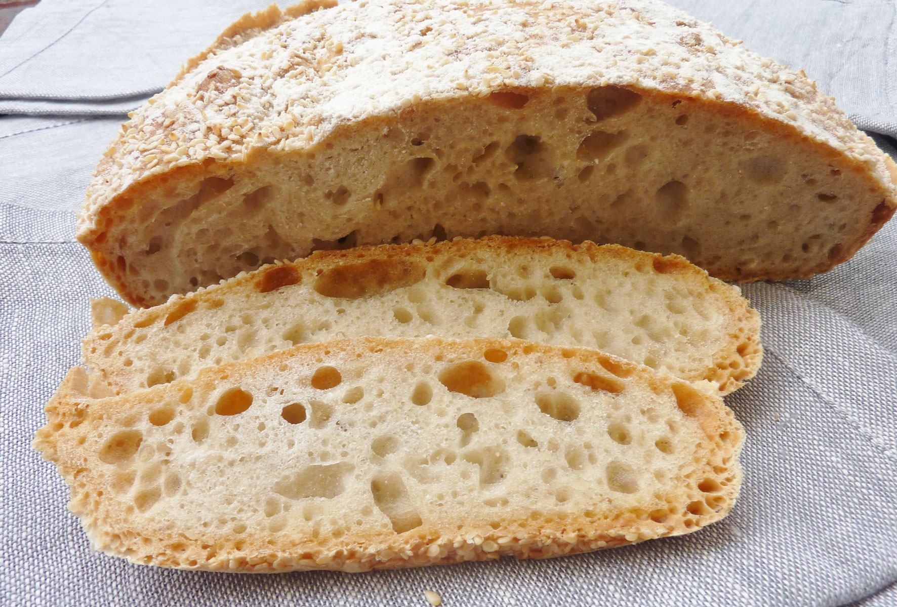 Topfbrot – Ein Brot ohne Kneten, mit schöner Krume und knuspriger ...