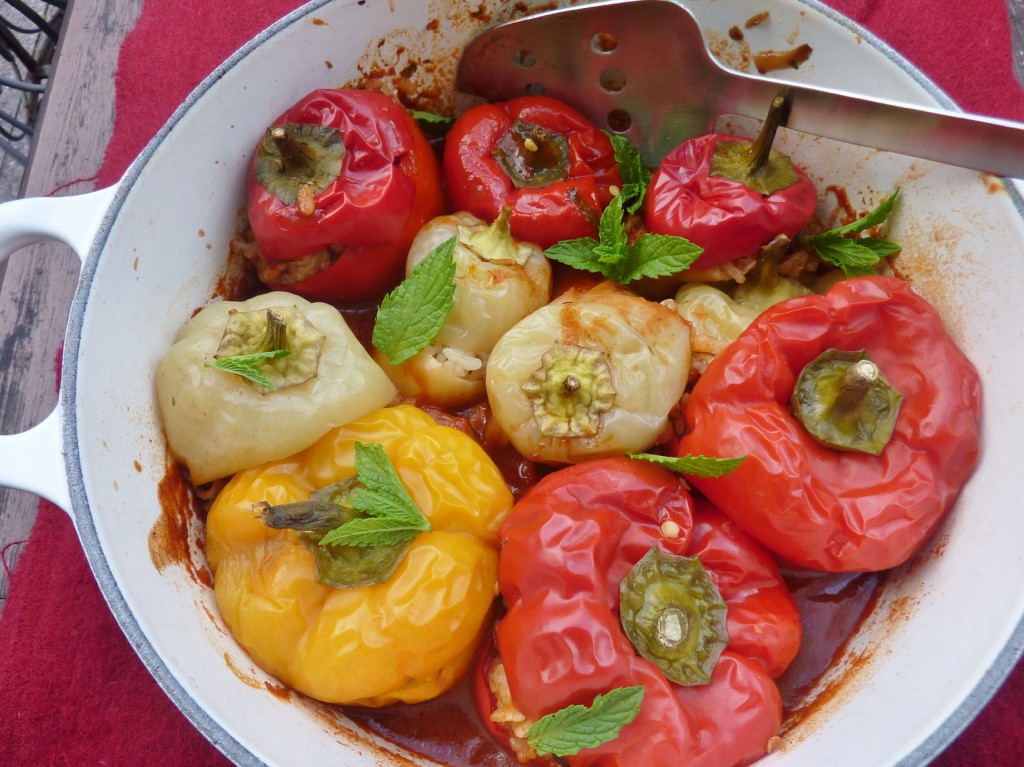 Schlemmereien aus dem Ofen: Gefüllte Paprika mit Grünkern