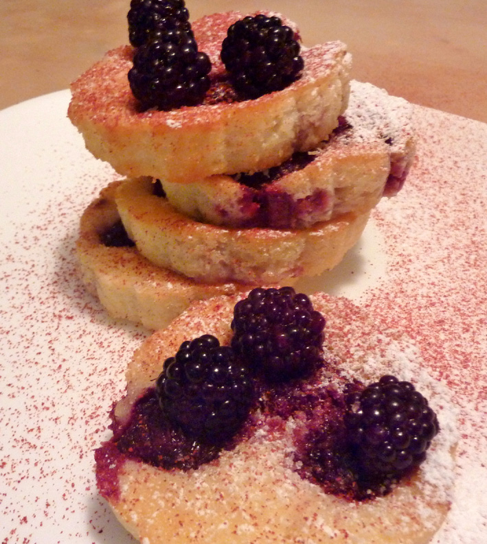 Backen mit Brombeeren: Luftige Quark-Brombeer-Küchlein – Schmeck den Süden