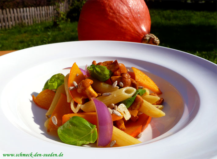 Schnelle Sommerküche: Nudelsalat mit Kürbis und Pfifferlingen – Schmeck ...