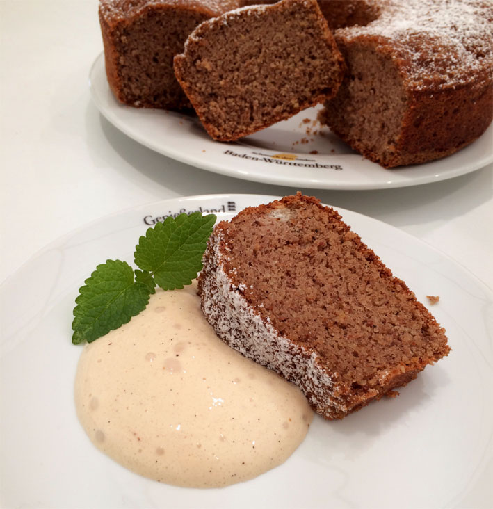 Schwarzbrotkuchen mit Chaudeau – Soße