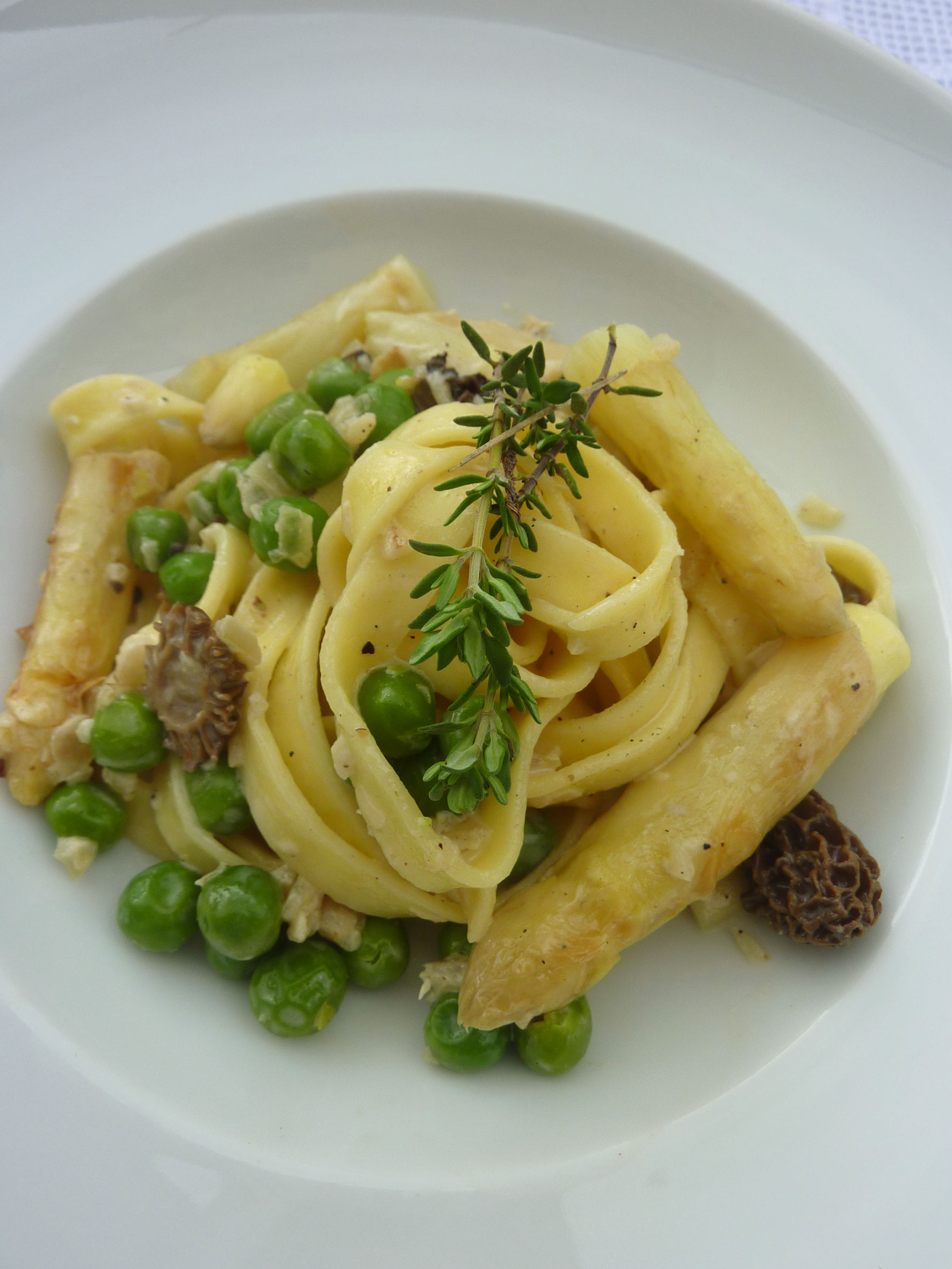 Nudeln mit Spargel-Morchel-Ragout