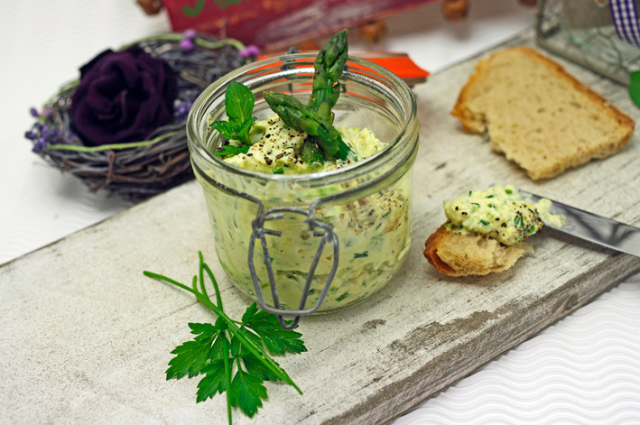 Spargelaufstrich mit frischen Kräutern