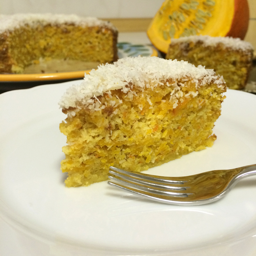 Saftiger Kürbiskuchen mit Kokos und Ingwer