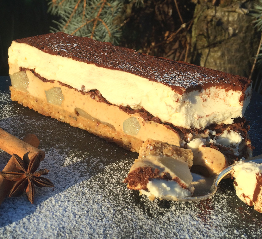 Toffeecreme-Dessert mit Gewürzbirnen