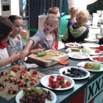 Badenmesse 2015: Kochen mit Landfrauenpräsidentin Rosa Karcher und Schulkindern