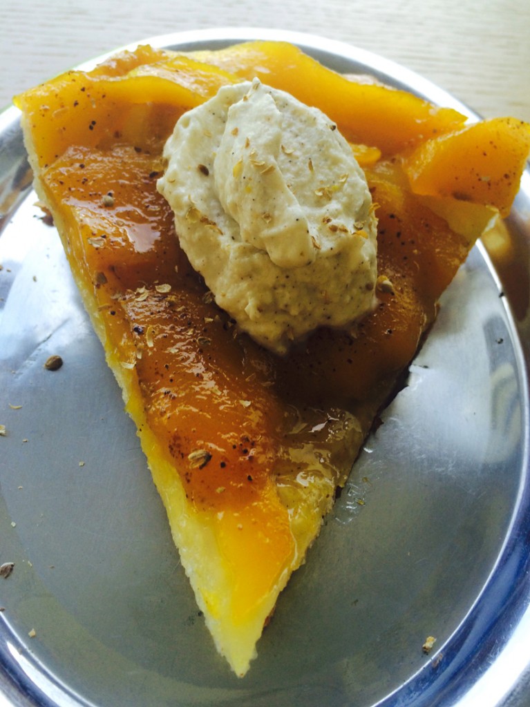 Der Duft der Verführung: Quitten-Tarte mit Piment und Zimtsahne ...