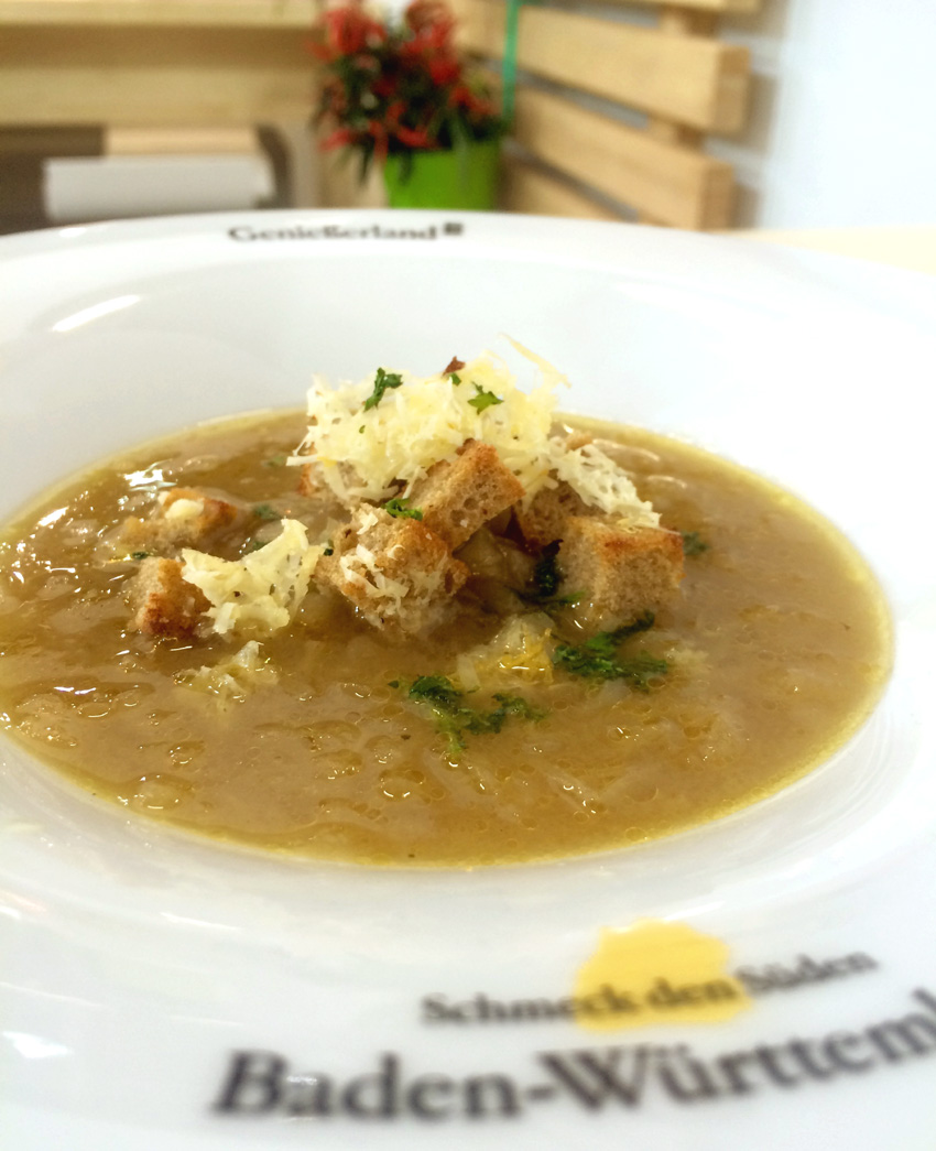 Badische Zwiebelsuppe mit Bergkäs Kracherle – Schmeck den Süden