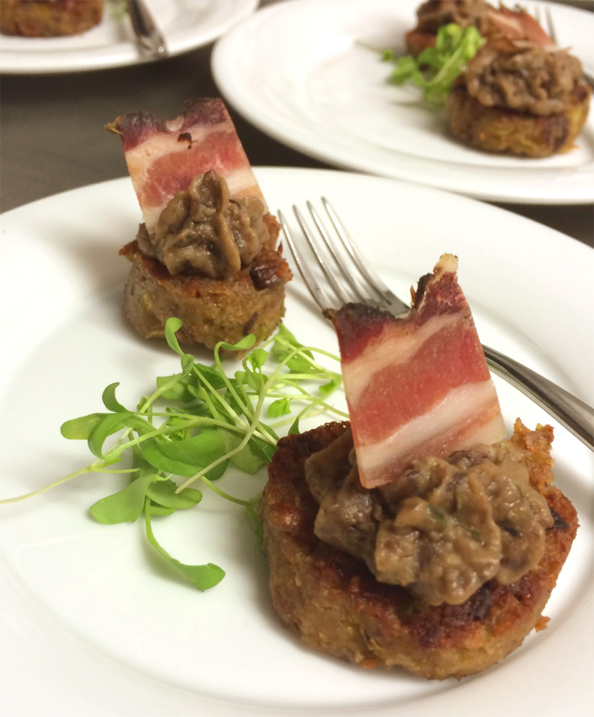 Grünkerntaler mit Alblinsencreme und schwarzgeräuchertem Speck