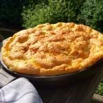 Soufflé-Omelette mit Sauerrahm und Bergkäse