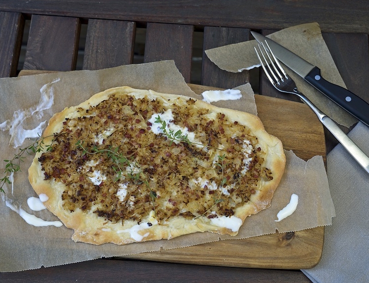 Fladen mit Kraut, Speck und Sauerrahm – Schmeck den Süden