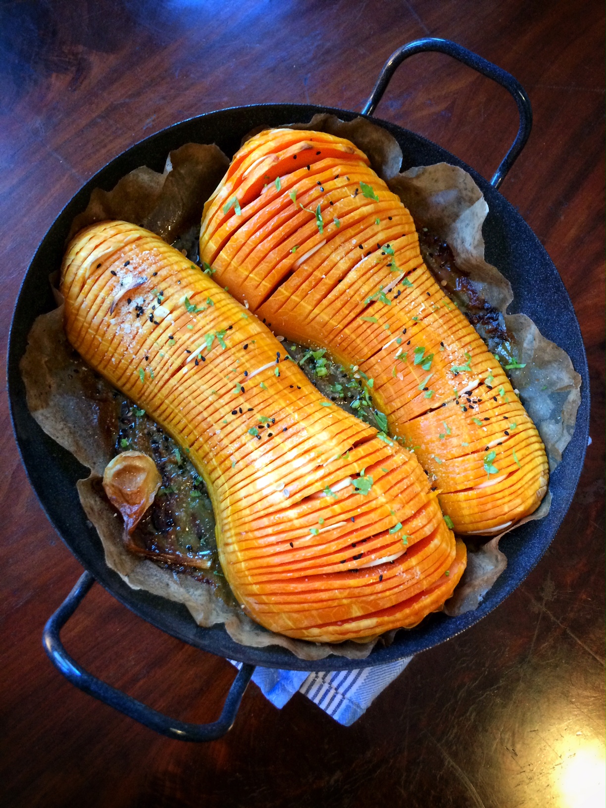 Gebackener Butternut Kürbis mit herzhafter Kartoffelfüllung – Schmeck