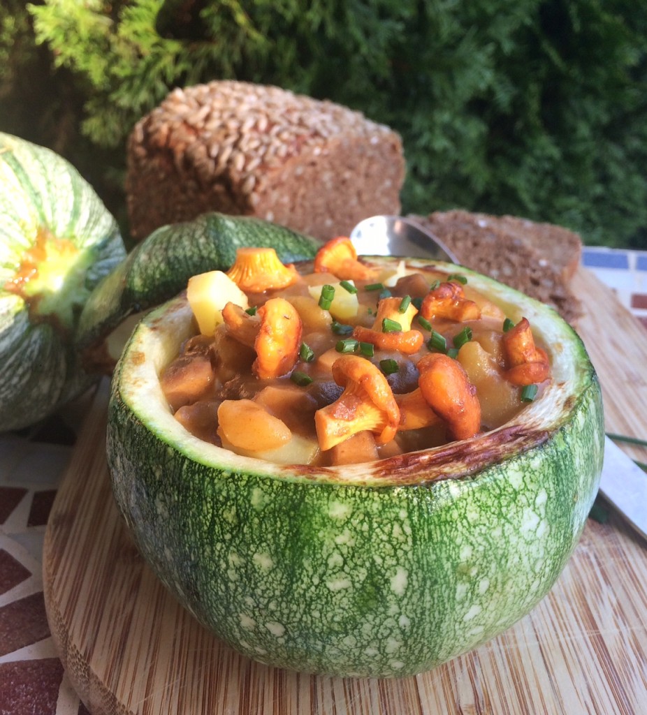 Pilzgulasch im gebackenem Zucchini – Schmeck den Süden