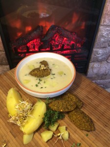 Kartoffelsuppe mit Linsen-Couscousnocken