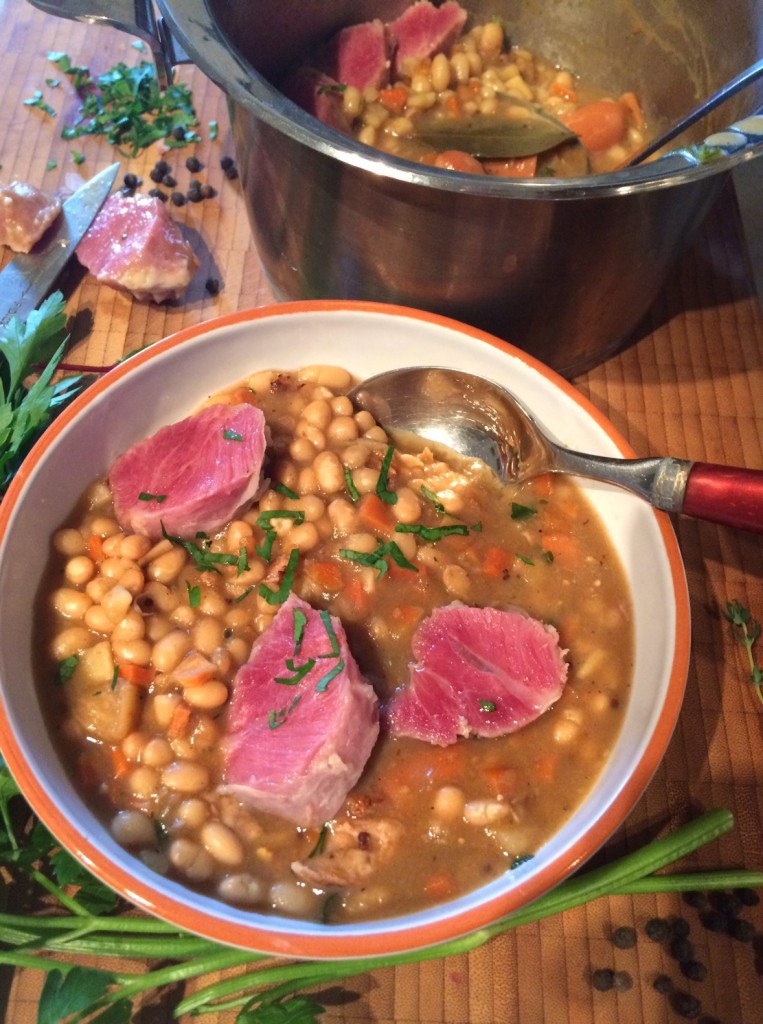 Herzhafter Bohneneintopf mit Schweinebäckle