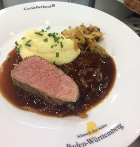 Zwiebelrostbraten am Stück mit Kartoffelpüree