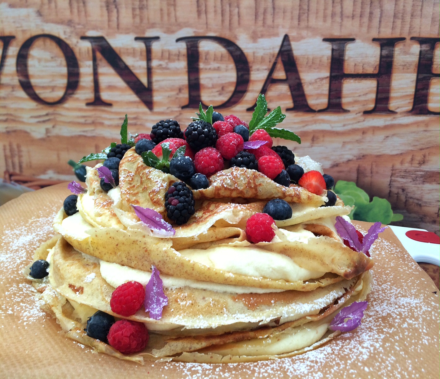 Flädletorte mit Eierlikörcreme und Beeren – Schmeck den Süden
