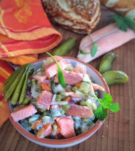 Lachsforellensalat mit Frühlingskräutern & Joghurt