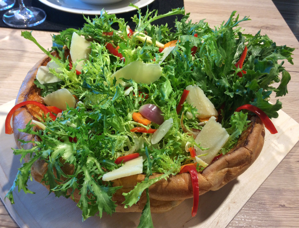 Buntes Salatbouquet im Riesenpfitzauf