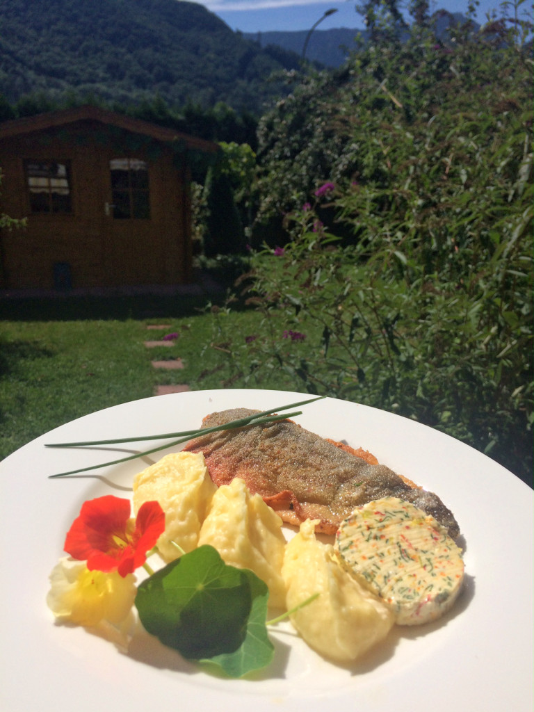 Gebratener Saibling mit Kapuzinerkressebutter & Kartoffelpüree