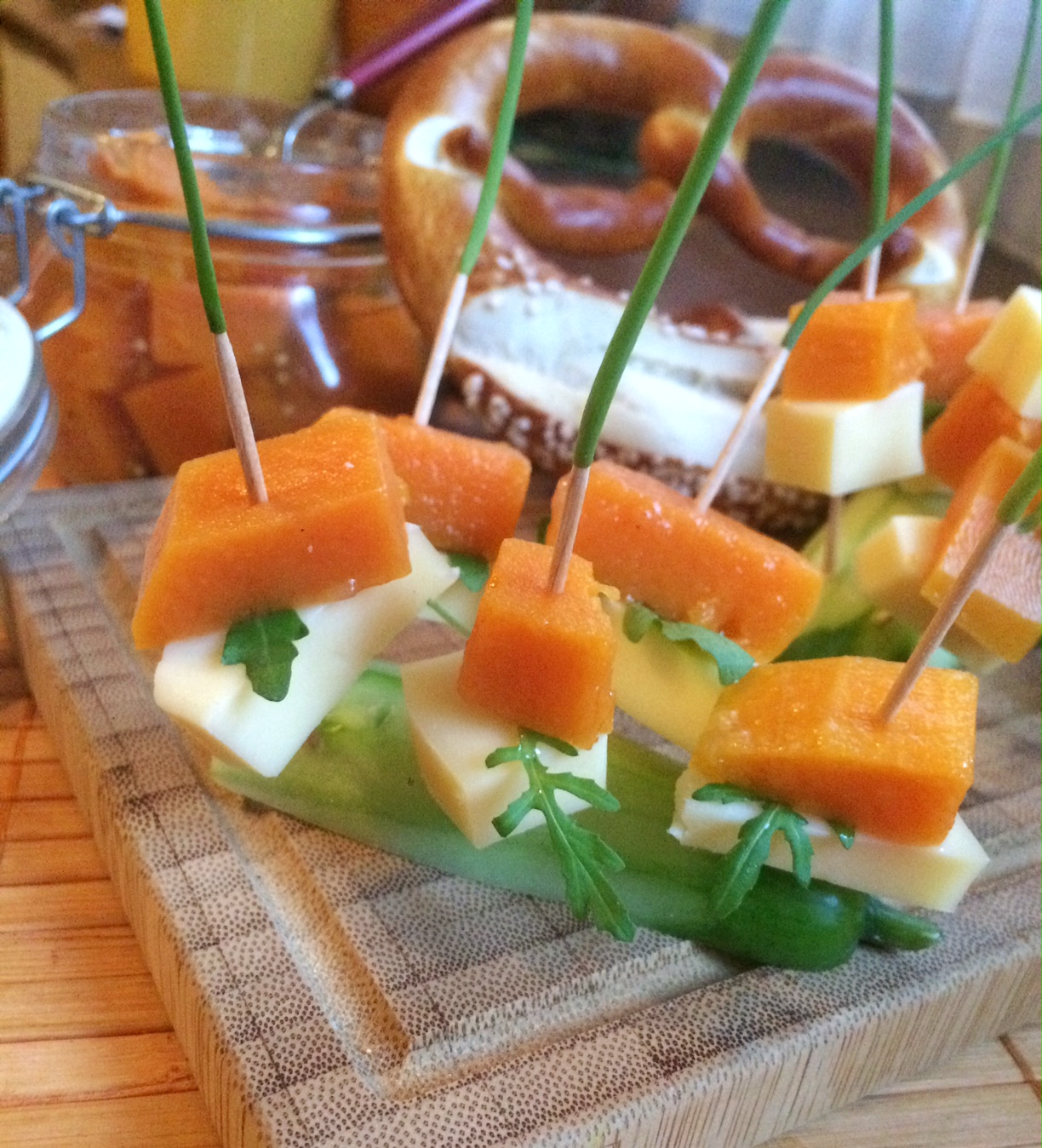 Spießchen vom süß-sauren Butternutkürbis &amp; Bergkäse – Schmeck den Süden