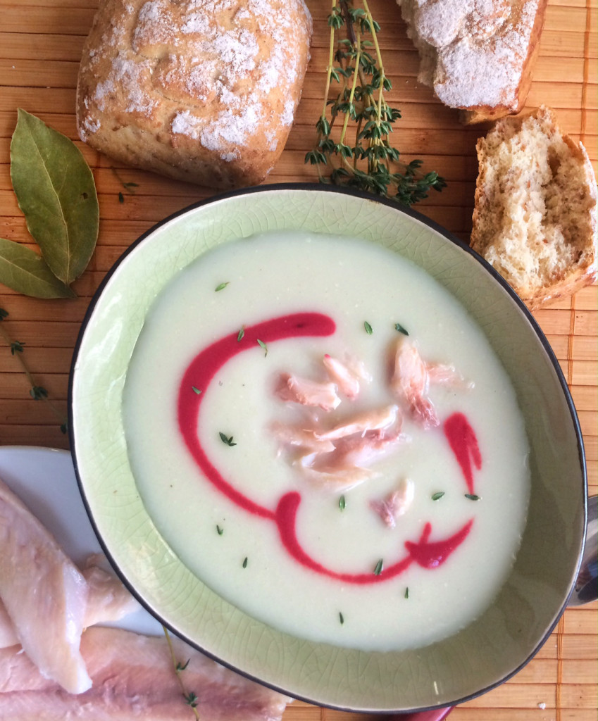 Samtsuppe vom weißen Rettich, Apfel & Räucherforelle