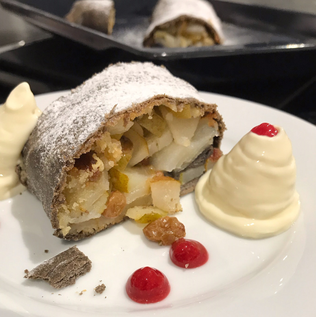 Birnenstrudel mit Rosmarin & Gaishirtlesbrand