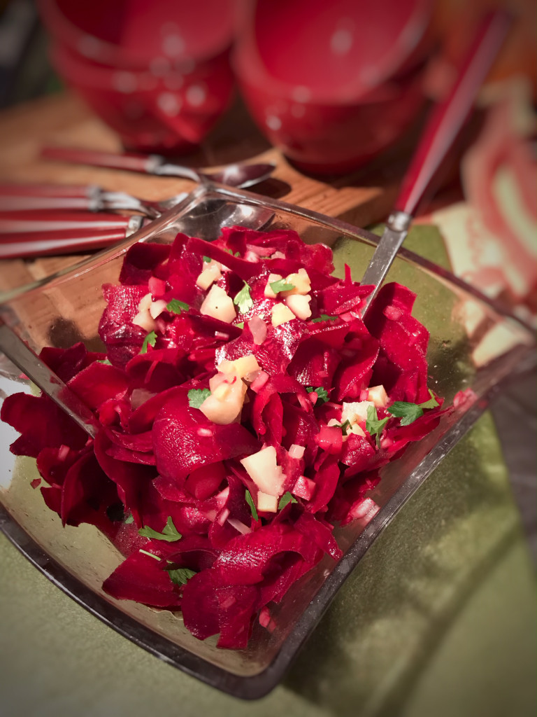 Weihnachtlicher rote Beetesalat mit Birnen-Selleriekompott