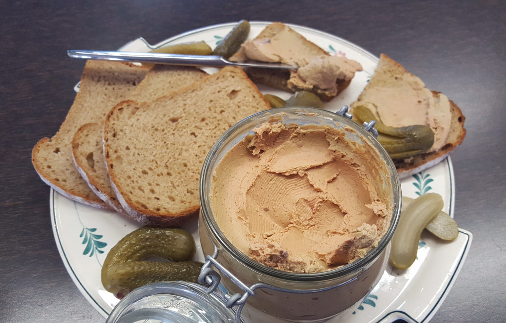 Streichzarte Leberwurst mit  Zwiebeln & Apfel