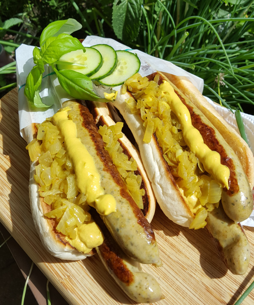 Grilltipp der Woche: Bosna – Bratwurstseele mit Curryzwiebeln & Senf