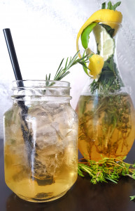 Apfel-Kräuterdrink – erfrischender Longdrink mit Kräutern & Gin