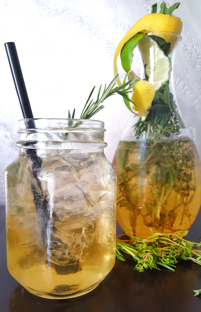 Gin-Kräuterdrink – erfrischender heimischer Longdrink mit Kräutern & Gin