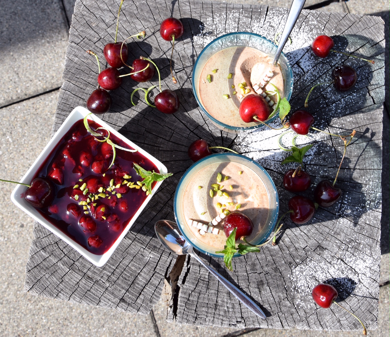 Gekühlte Nougatmousse mit Eisweinkirschen – Schmeck den Süden