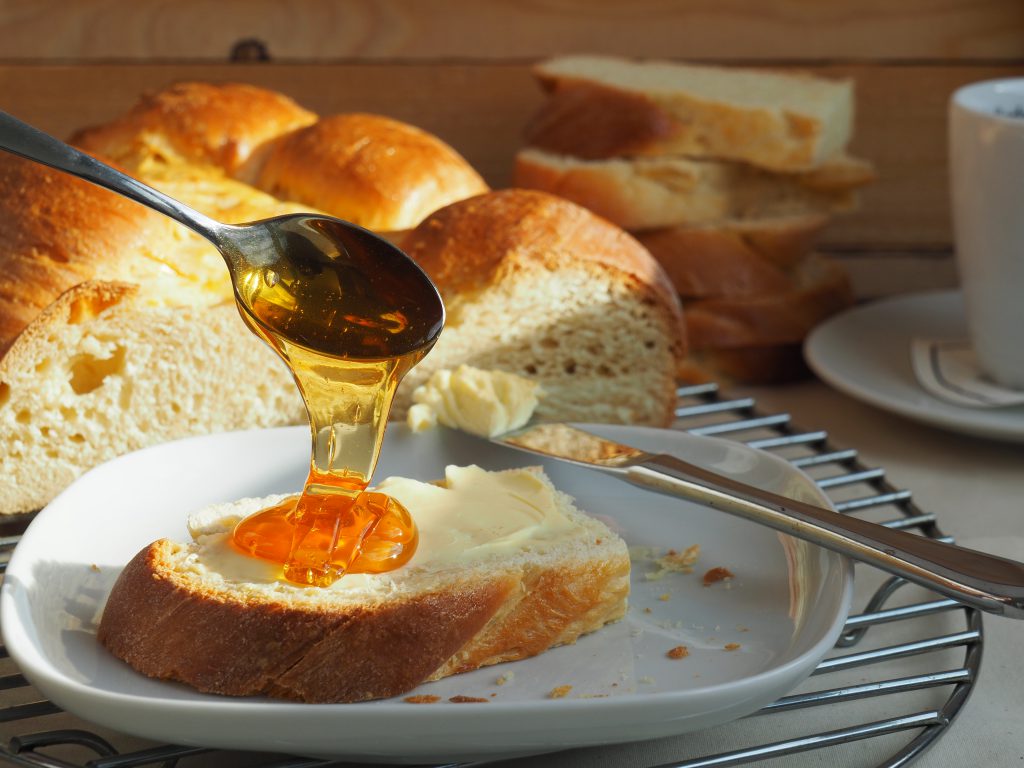 Ein köstliches Landfrauenrezept: Hefezopf mit Schwarzwälder Tannenhonig