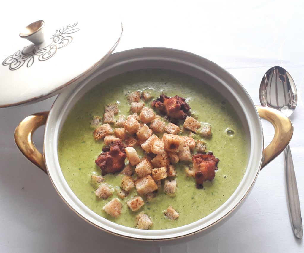 Frühlings-Wildkräutersuppe mit Blütenkrapfen (von Jürgen Andruschkewitz)