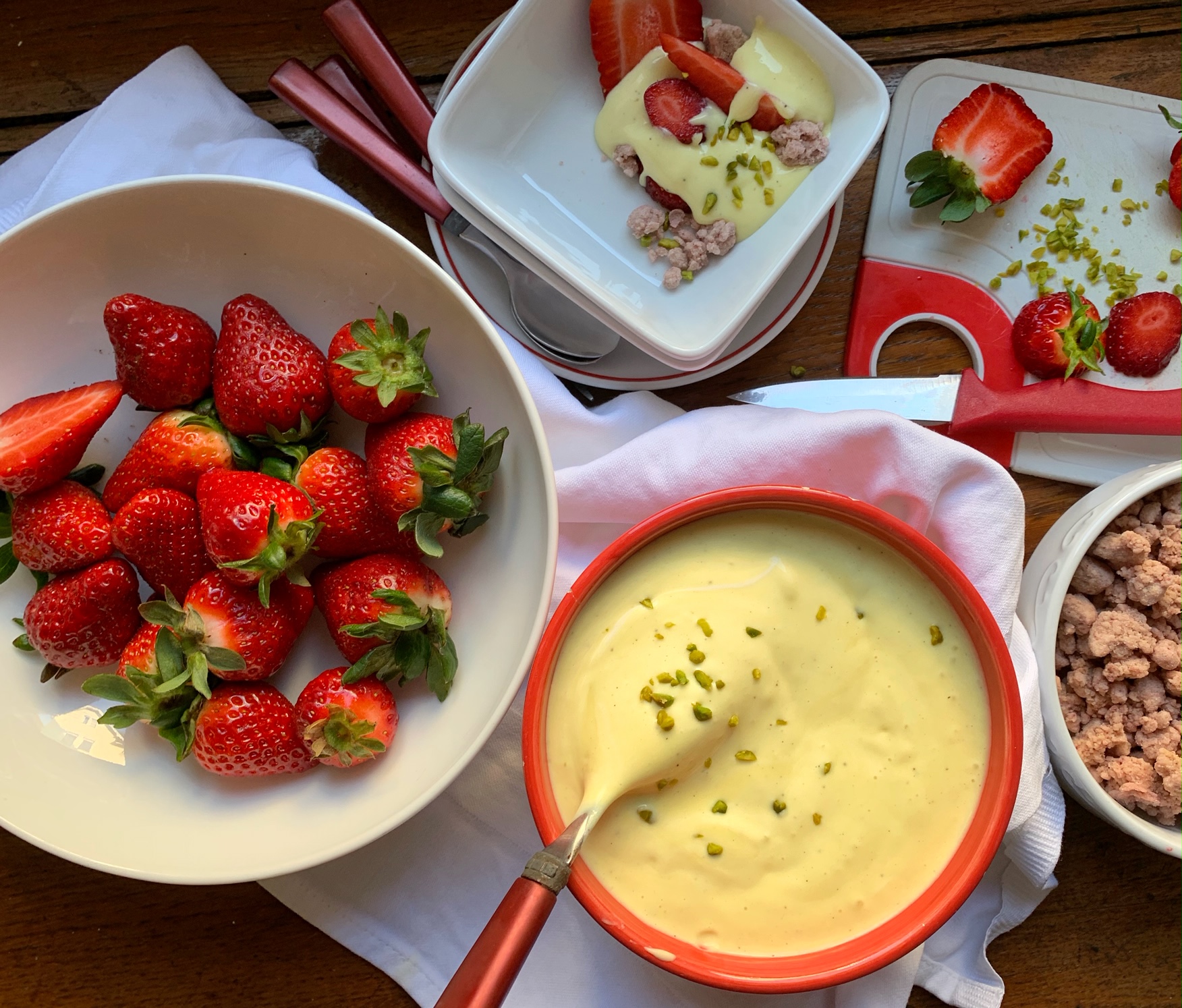 Süße Erdbeeren mit weißer Schoko-Ingwercreme