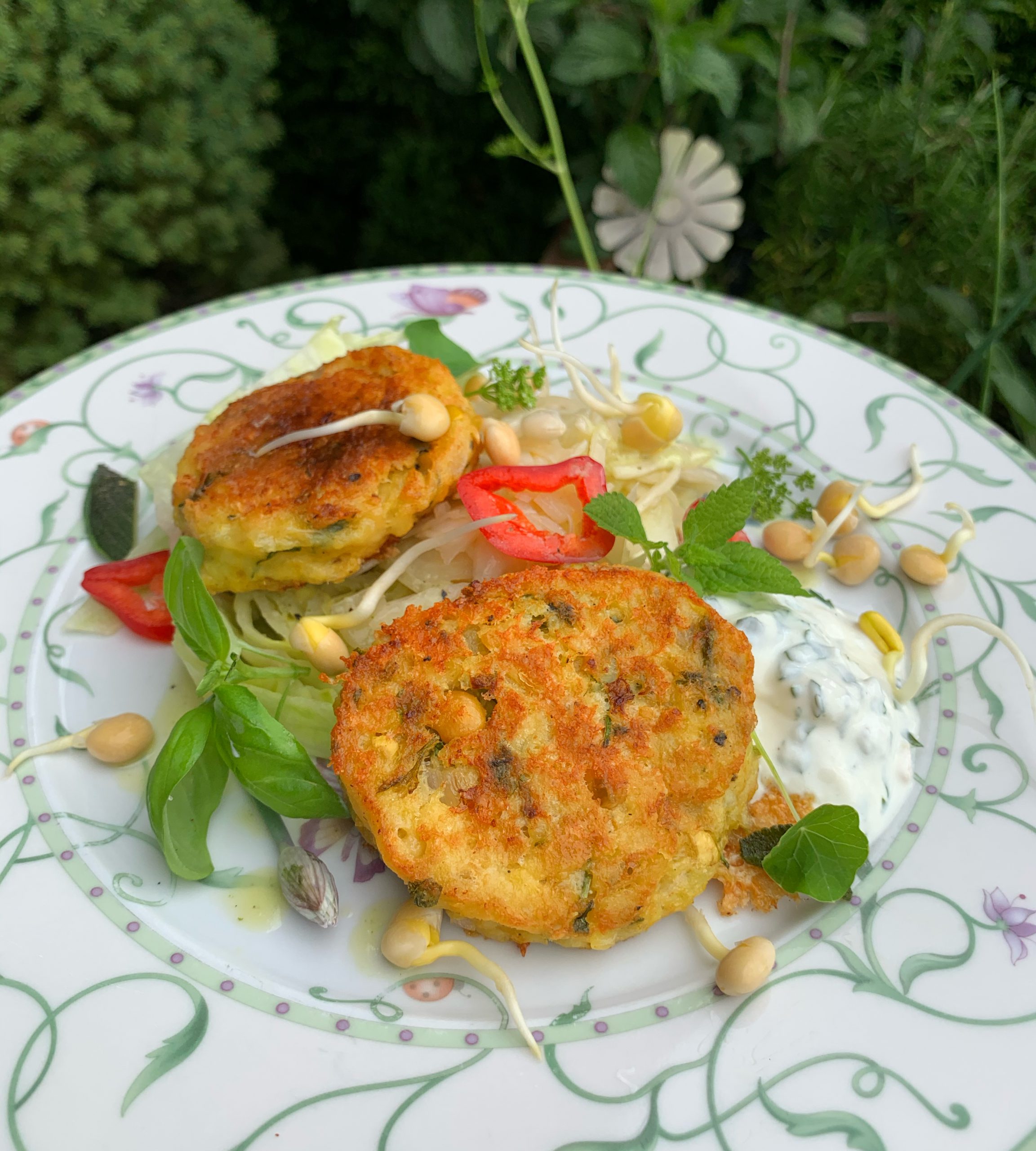 Gebratene Almkäseknödel mit Süßlupinen