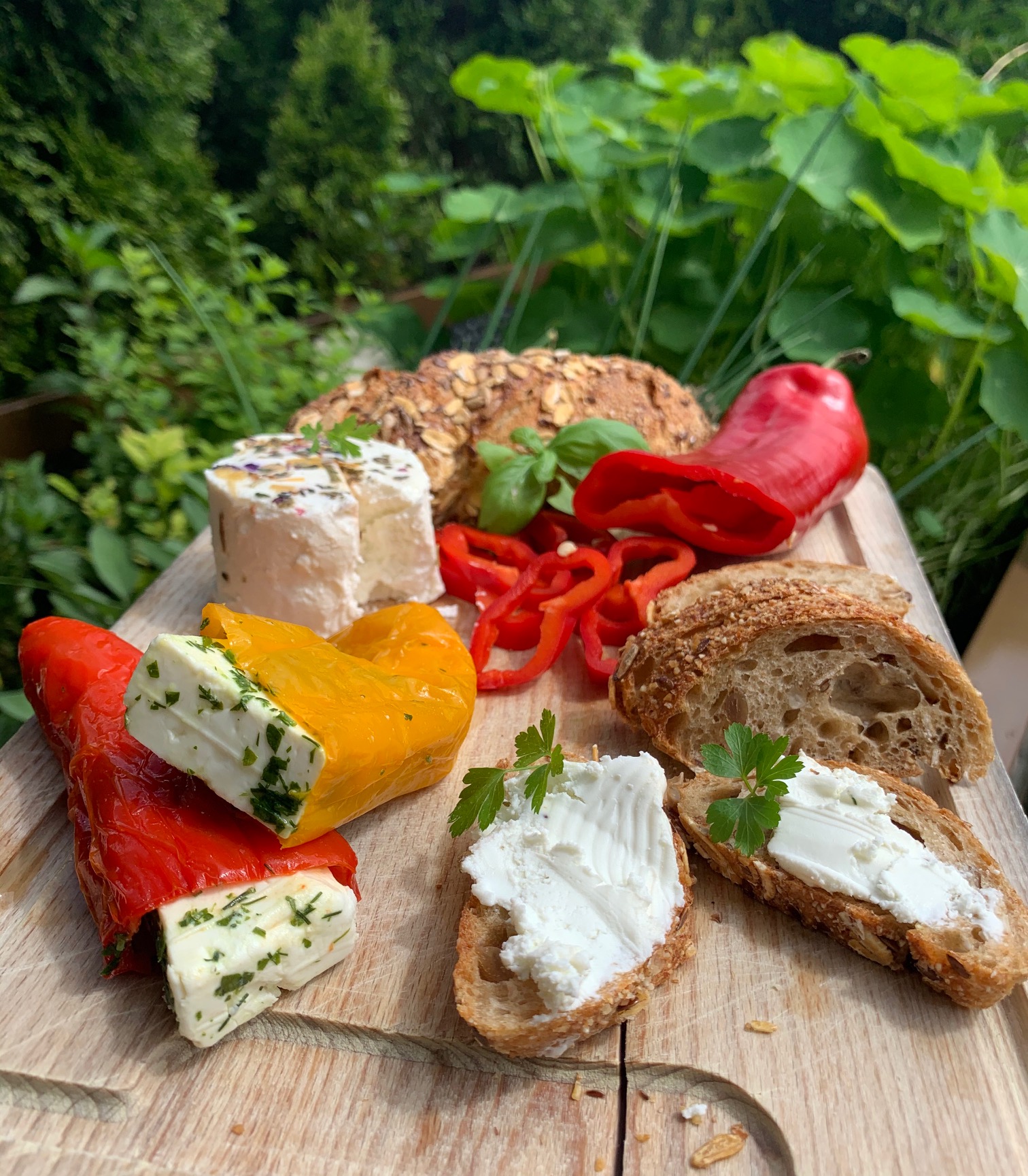 Gegrillte Vesperpaprika mit mariniertem Schafskäse