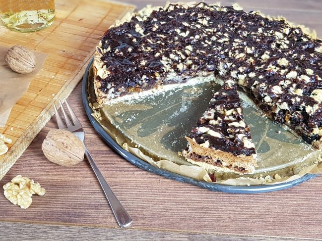 Winterlicher Walnusskuchen mit Trockenfrüchte und Schwarzwald Rum