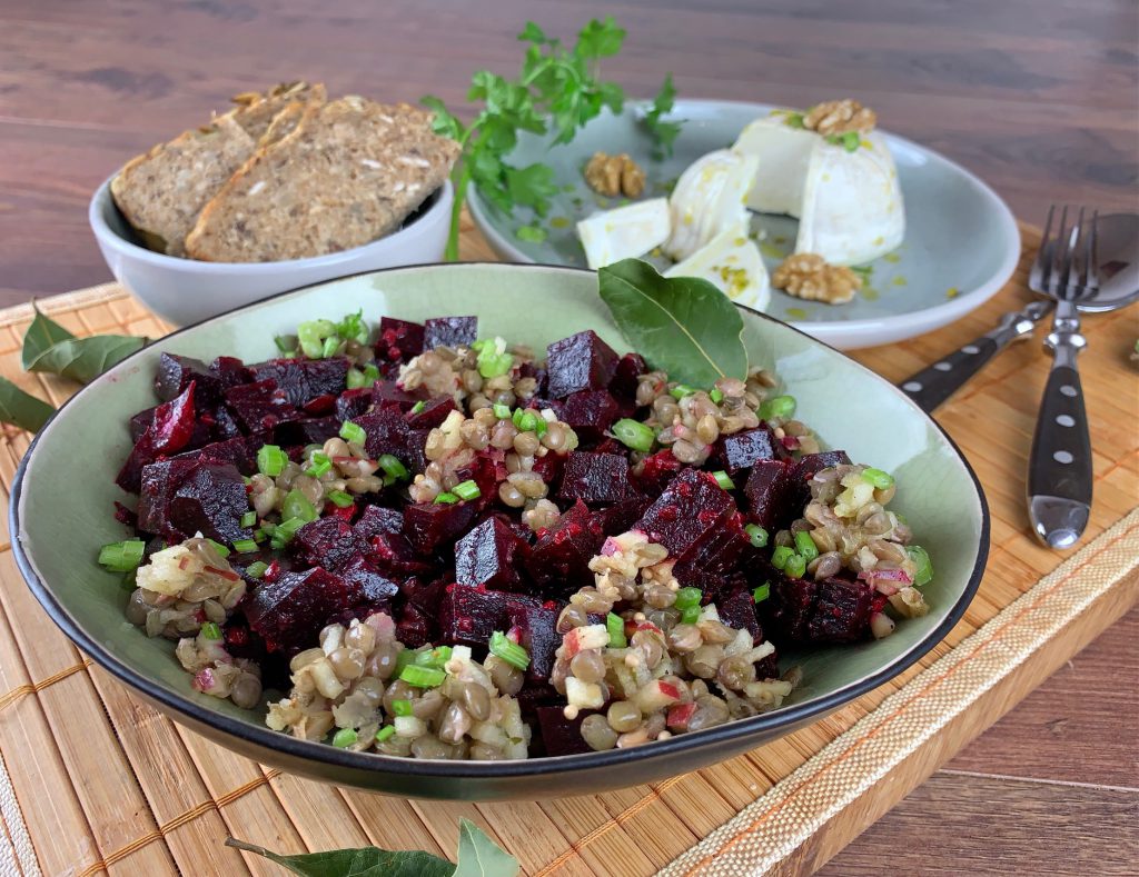 Rote Betesalat mit Alblinsen & Apfel-Vinaigrette