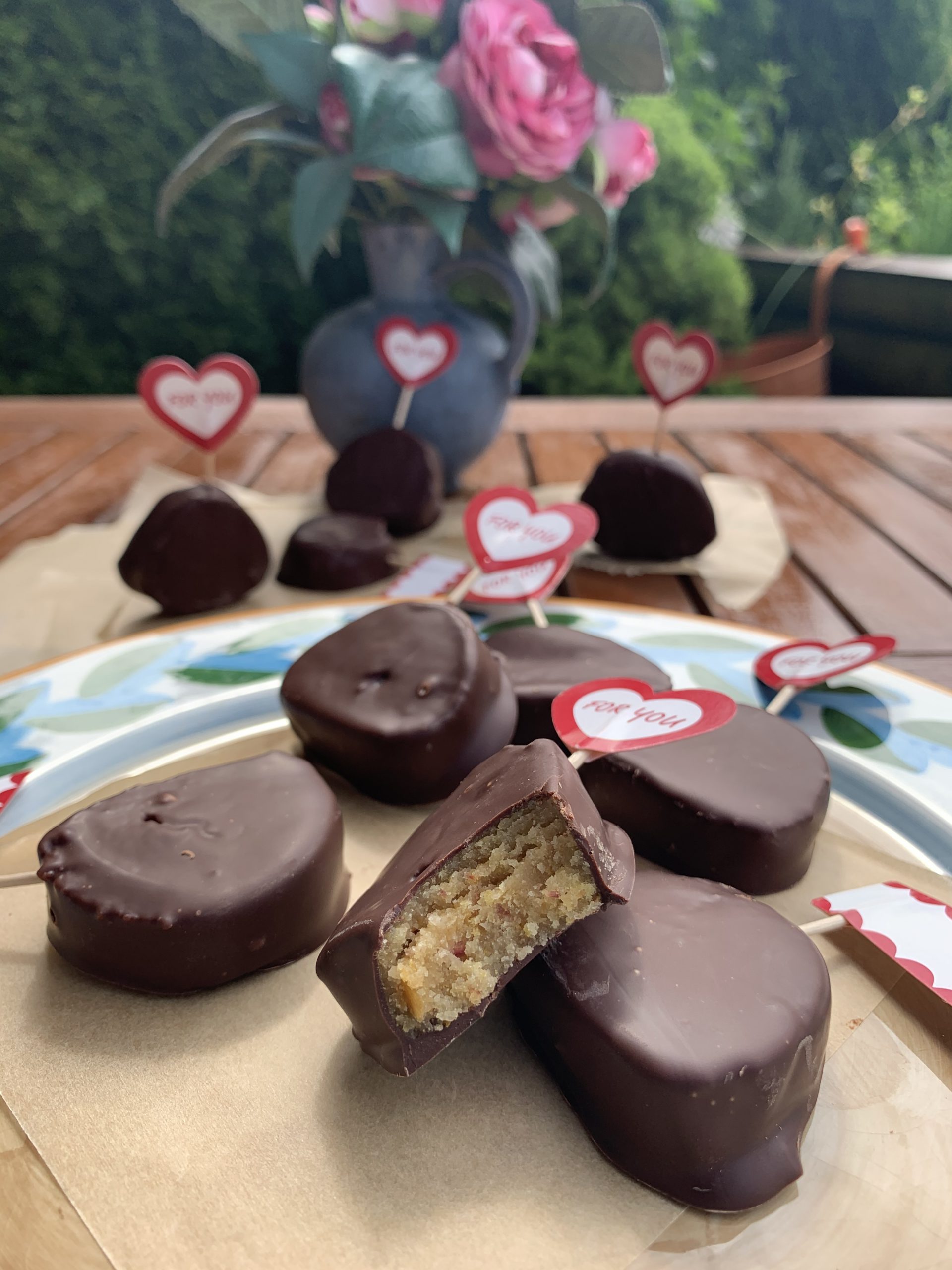 Schoko-Lollis mit Birne und Marzipan