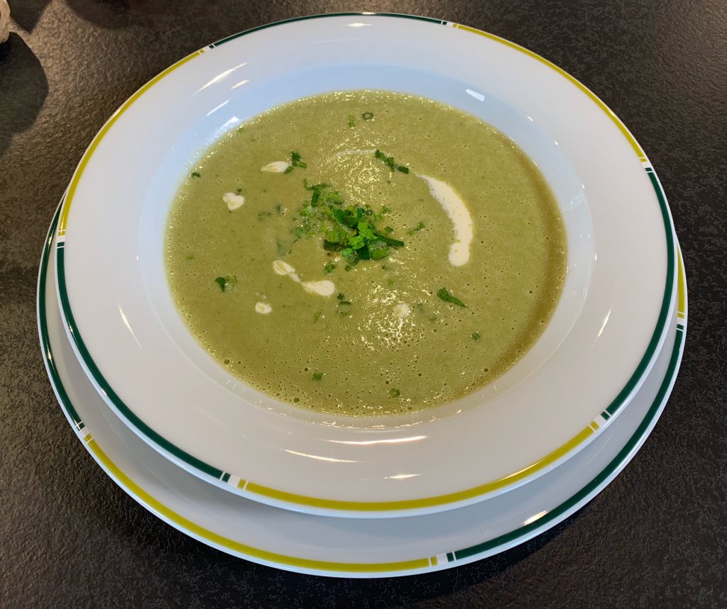 Aus der Kräuterküche: Spitzwegereichsuppe und magische 3 Kräuter Limonade