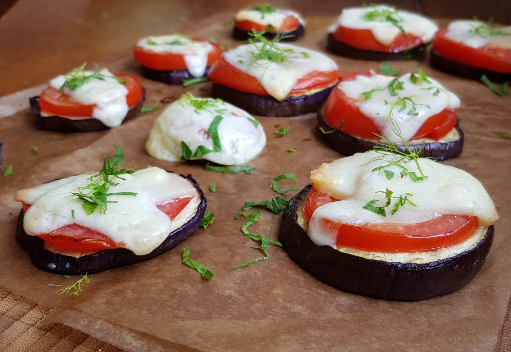 Überbackene Auberginen mit Tomaten & Allgäuer Bergkäse