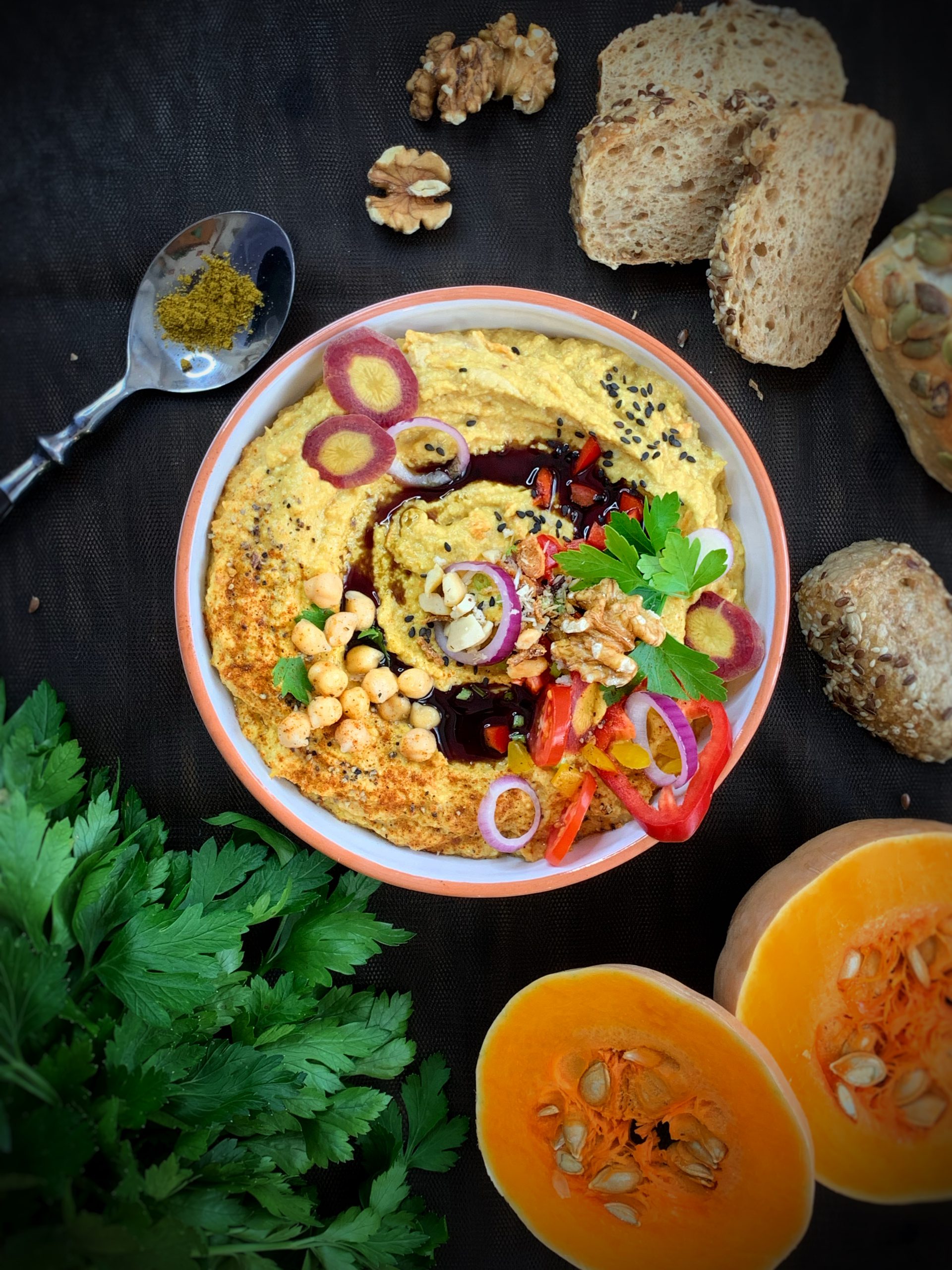 Heimisches Hummus mit Kürbis & Curry