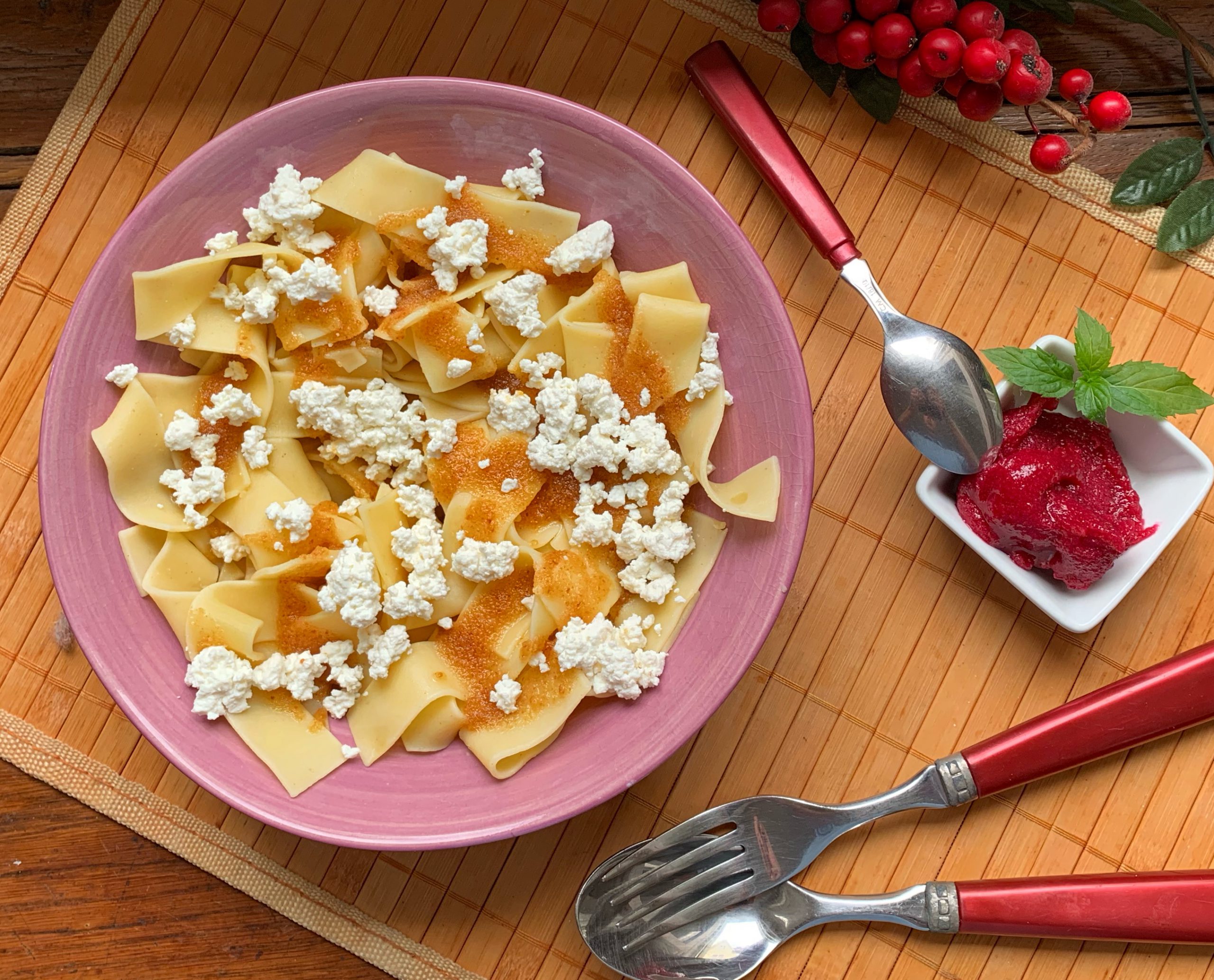 Großmutters süße Nudeln mit Quark- & Butterbrösel