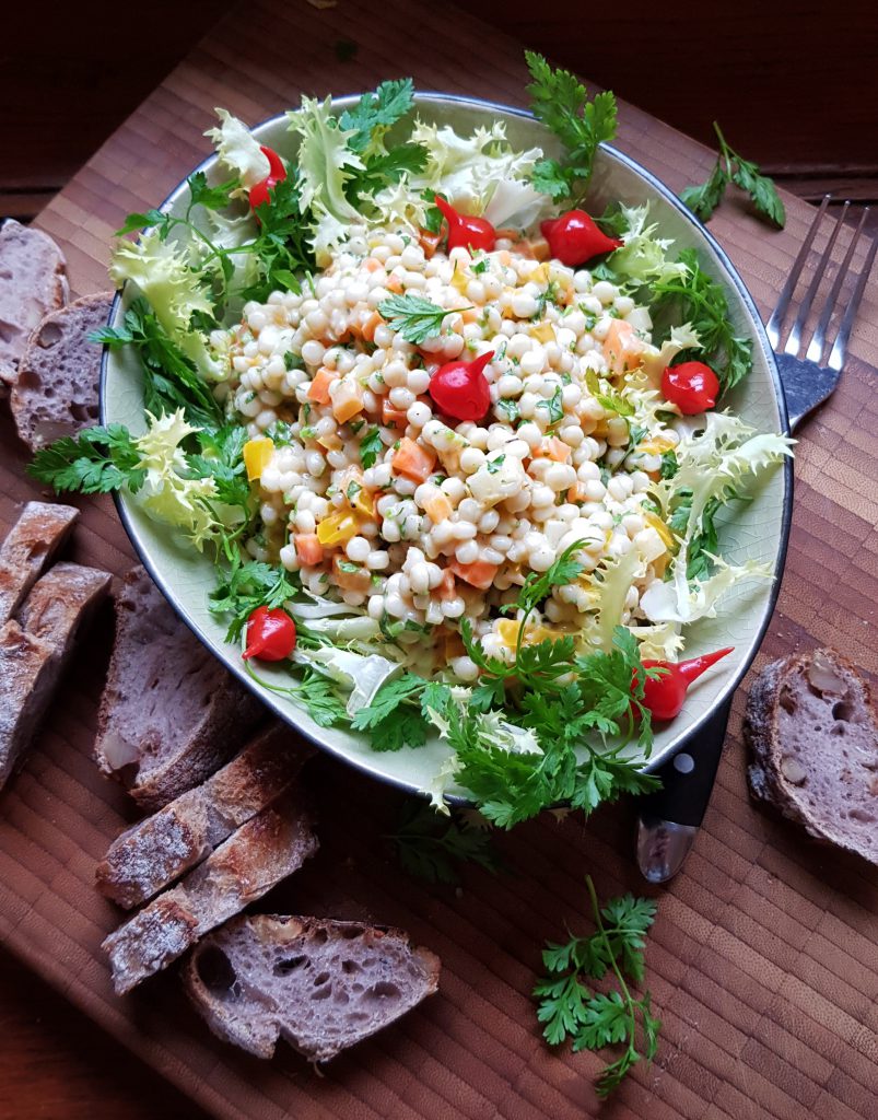 Riebele-Gemüse Salat mit Frisée & Kerbel