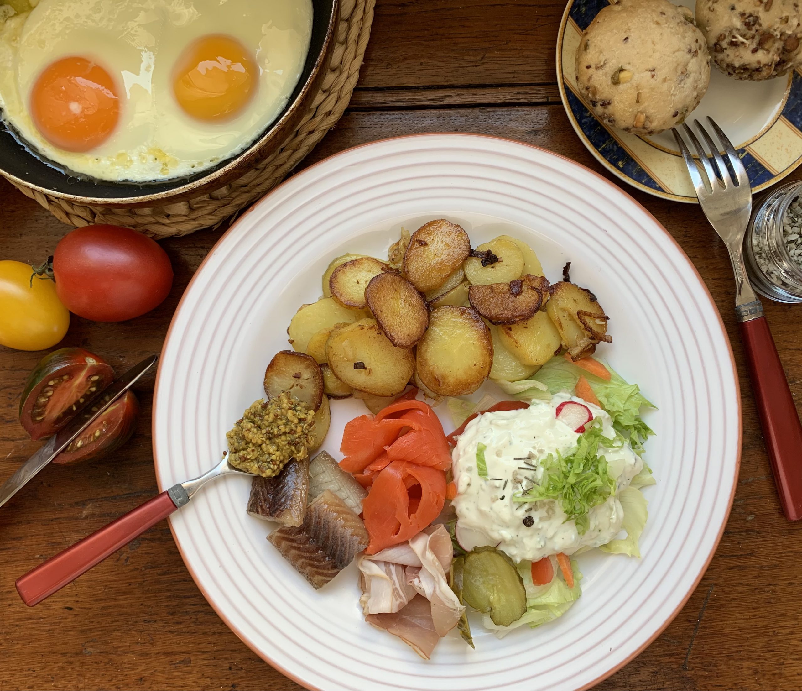 Bodensee-Brunch mit Bratkartoffeln & Kresse-Gurkenquark